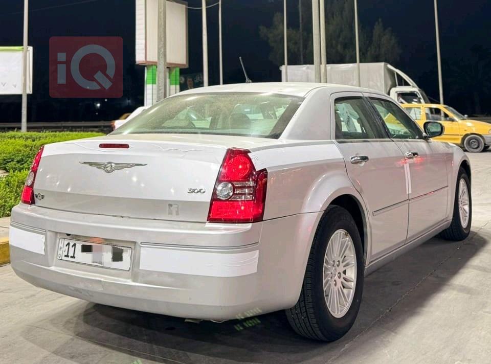 کرایسلەر 300